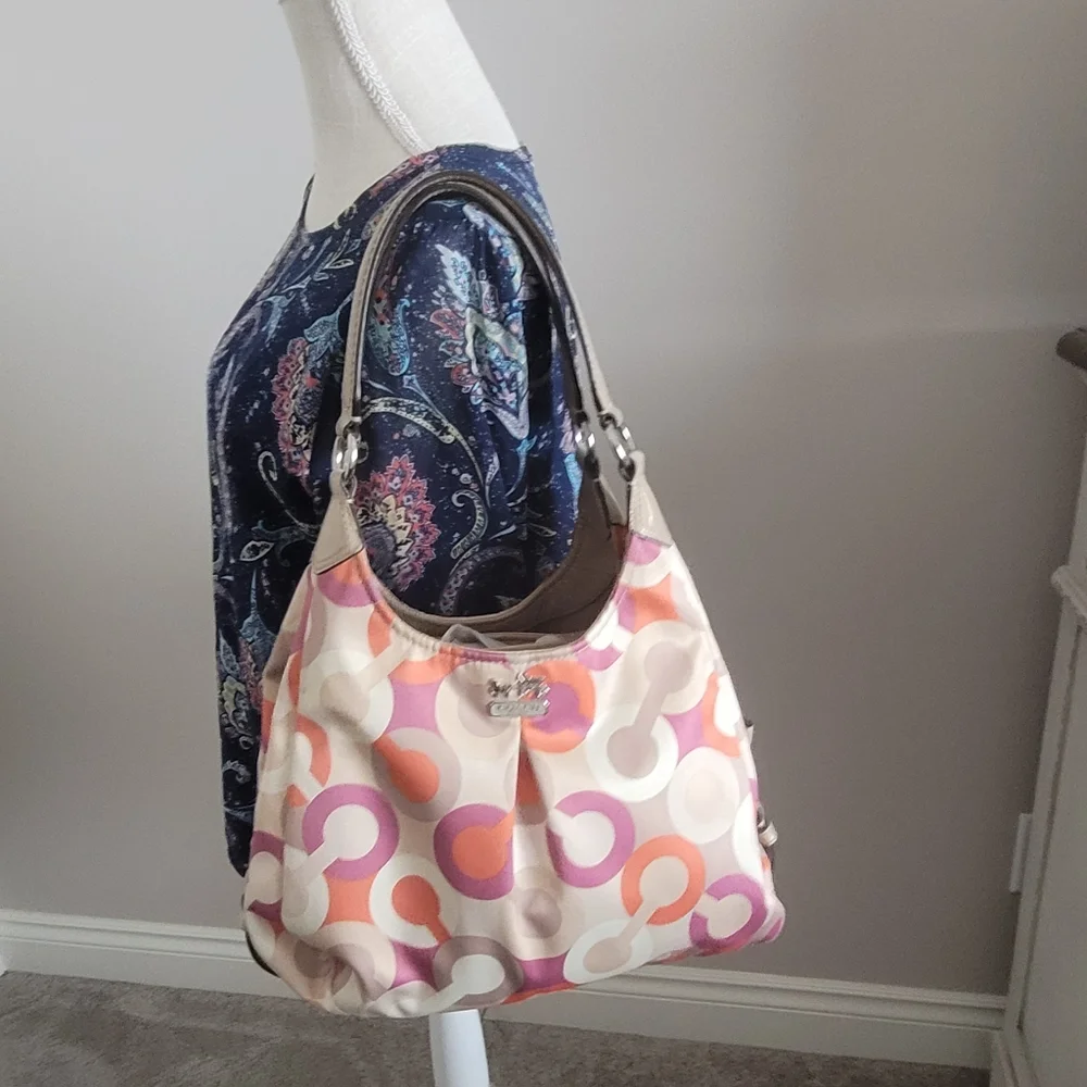 Coach signature diagonal op art sateen with signature logo - Picture 6 of 7